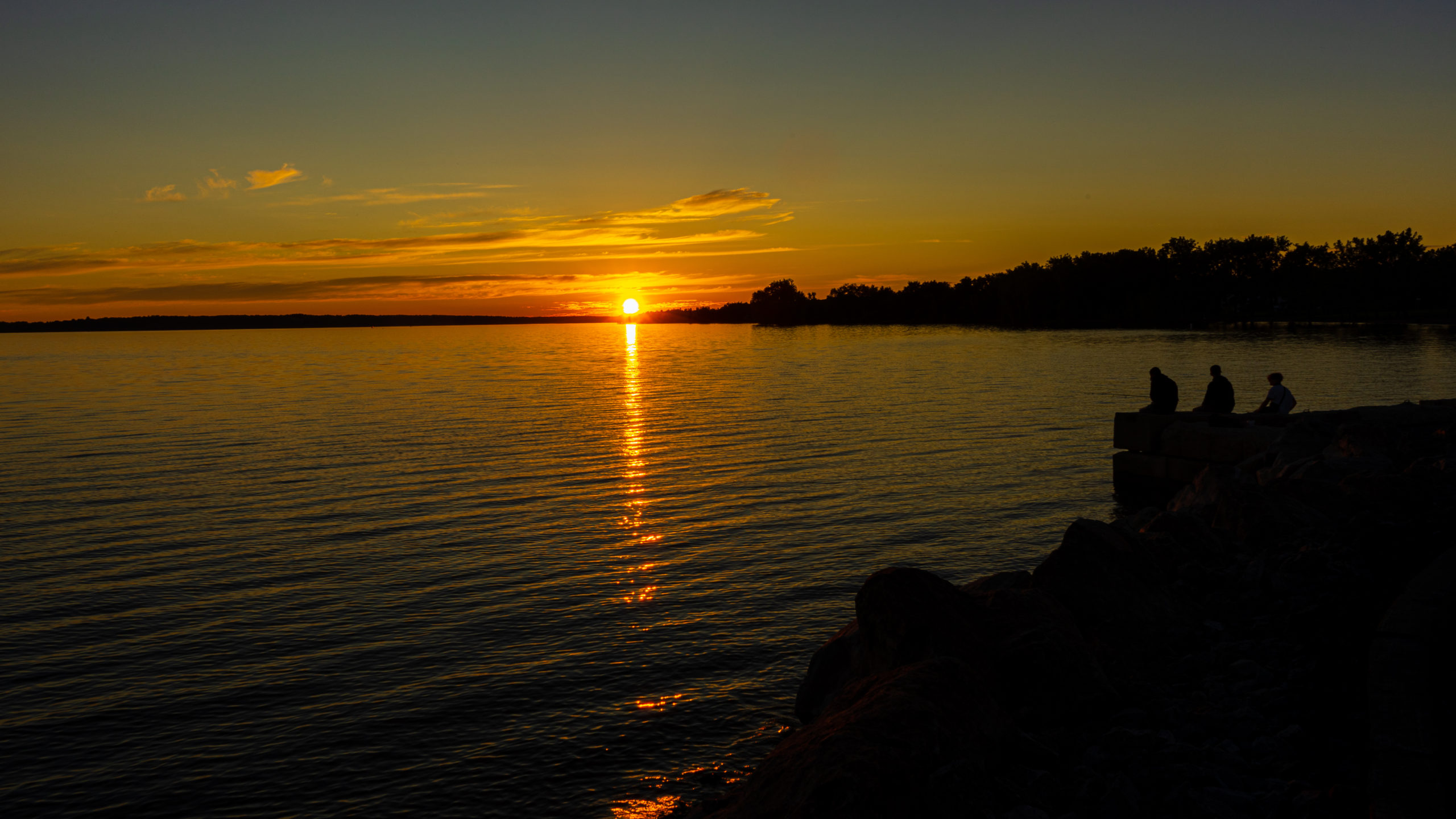 rules of thirds is a photo composition method that opens up imagae